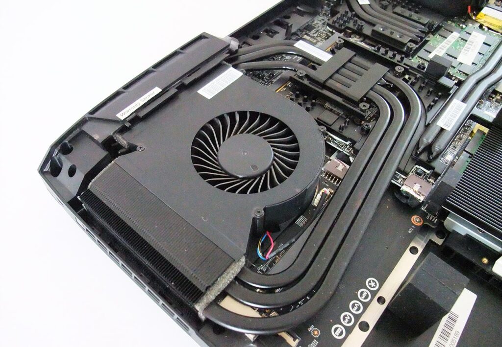 MSI GT73 Titan Inside