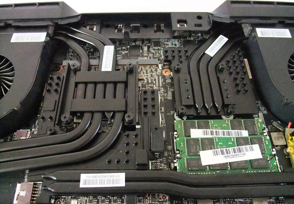 MSI GT73 Titan Inside