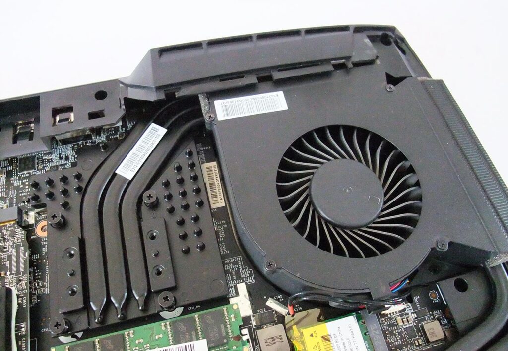 MSI GT73 Titan Inside