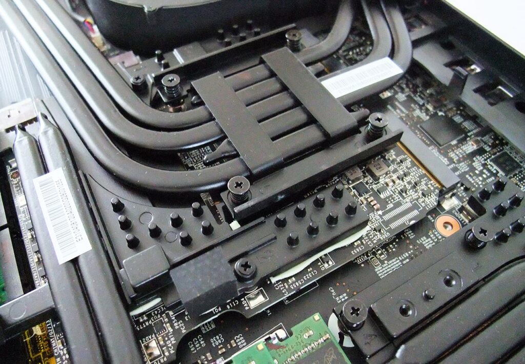 MSI GT73 Titan Inside