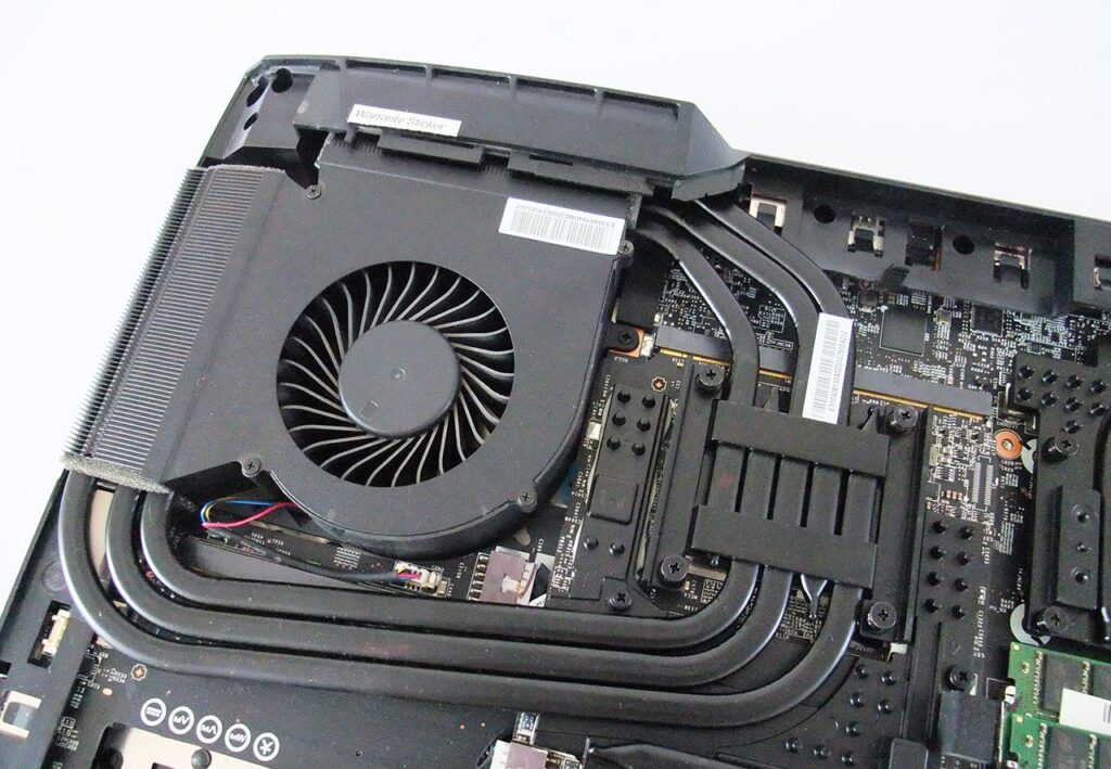 MSI GT73 Titan Inside